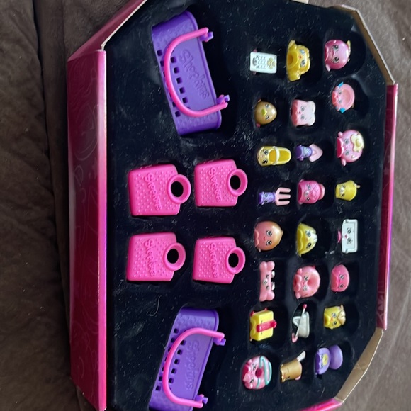 30 piece Shopikin Brand new in box limited Edition set - Picture 5 of 6